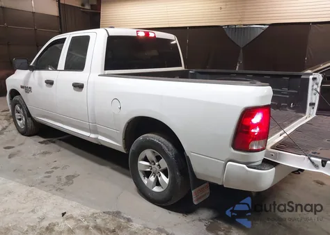 2019 Ram 1500 Classic Express 4X4 6'4 Box z USA, uszkodzony, nr VIN 1C6RR7FT2KS517161